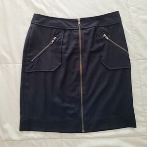 Zip front skirt with pockets size small